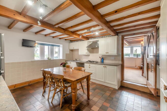 4 bed Detached for sale Image 11