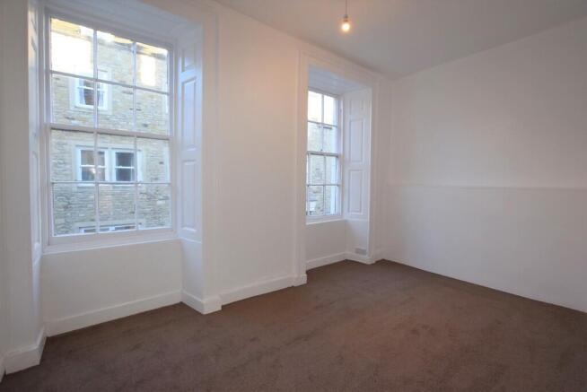 3 bed Flat to rent Image 4