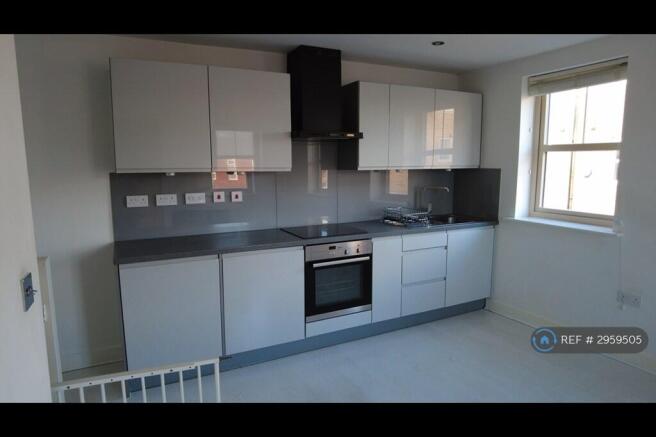 2 bed Semi-Detached to rent Image 8