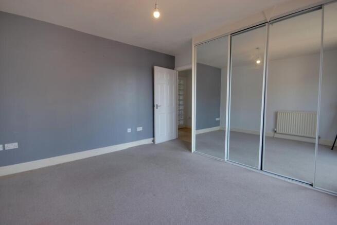 2 bed Flat for sale Image 12