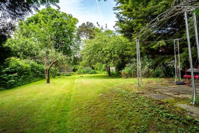 5 bed Semi-Detached for sale Image 11