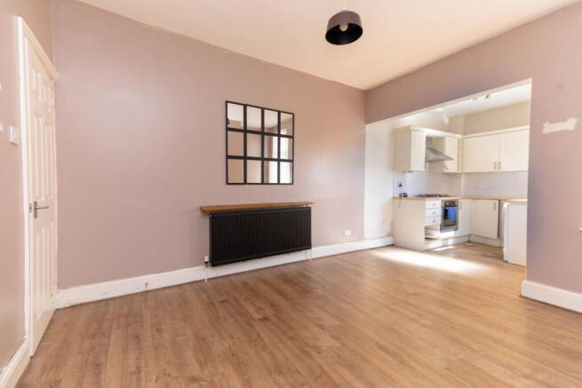 3 bed Terraced to rent Image 5