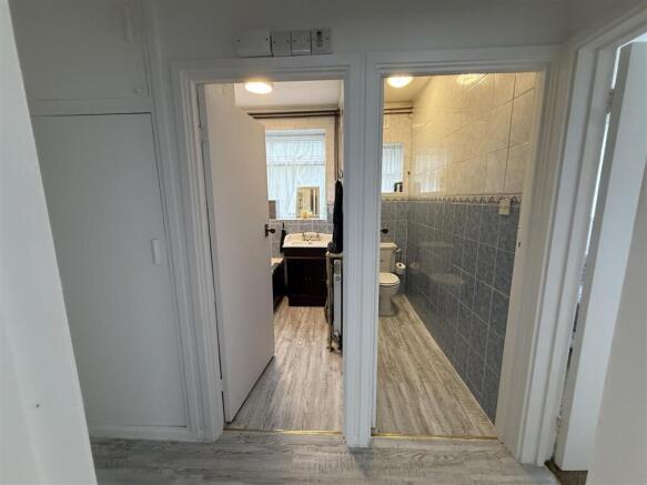 2 bed Flat for sale Image 10