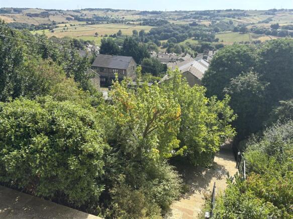 4 bed Detached for sale Image 12