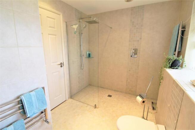 EN-SUITE TO MASTER BEDROOM