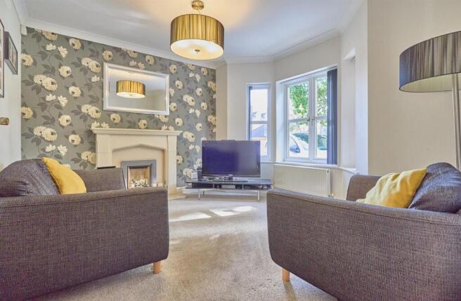 Lounge to front