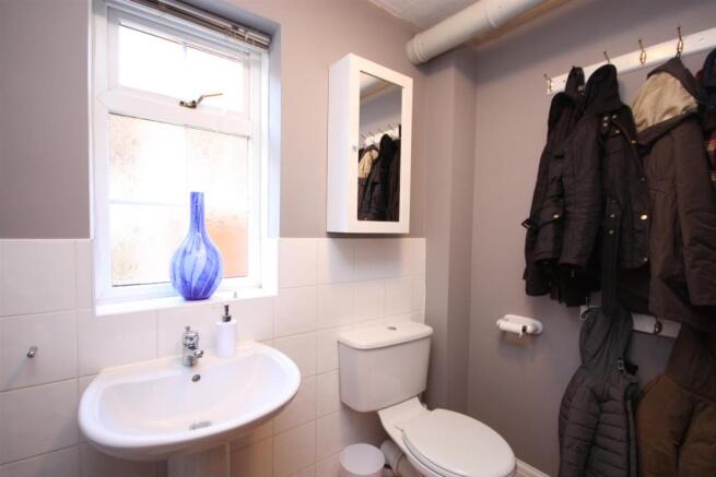 CLOAKS/GUEST WC