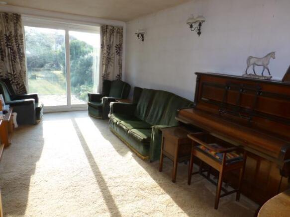 LIVING/DINING ROOM
