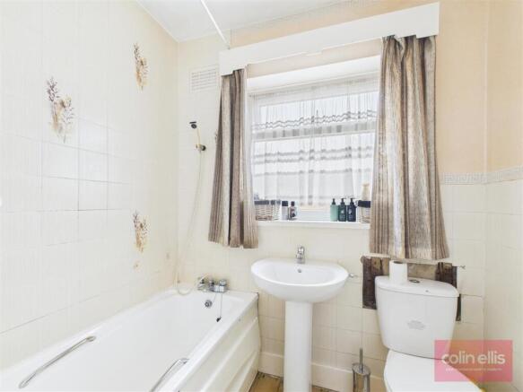 2 bed Semi-Detached Bungalow for sale Image 10