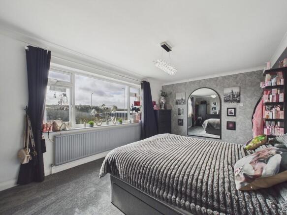 4 bed Detached for sale Image 10
