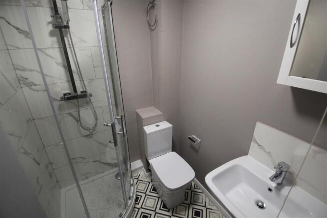 4 bed Flat to rent Image 10