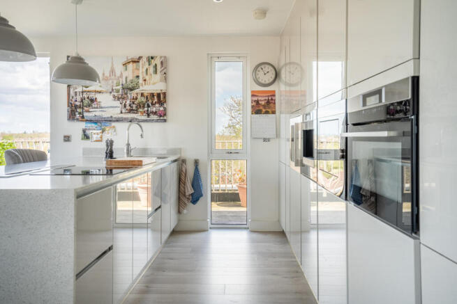 2 bed Penthouse for sale Image 4