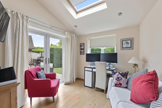 4 bed House for sale Image 10
