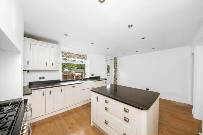 OPEN-PLAN DINING KITCHEN