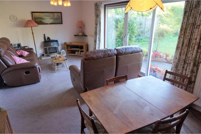 Lounge/Dining Room
