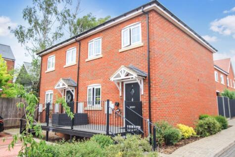 Parachute Grove, Henlow, SG16
