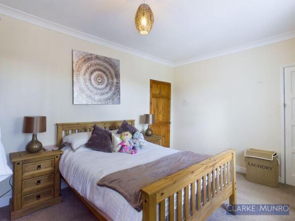 2 bed Semi-Detached to rent Image 6
