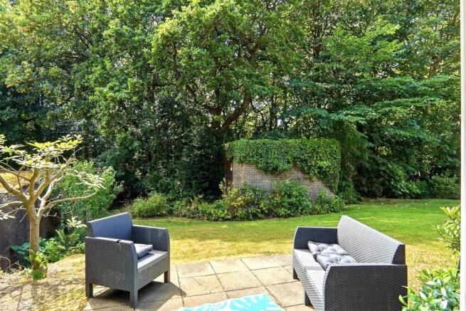 2 bed Flat for sale Image 11