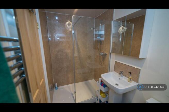 1 bed House Share to rent Image 5