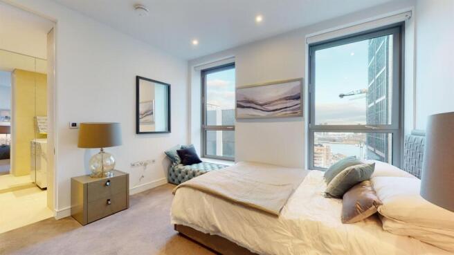 spacious bedroom with a river view - 10 Park Drive