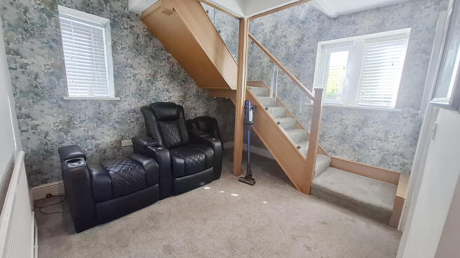 4 bed Detached to rent Image 11