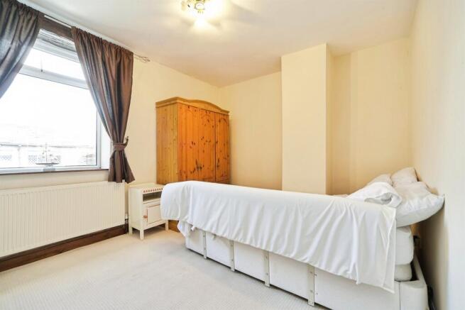 3 bed Terraced for sale Image 11