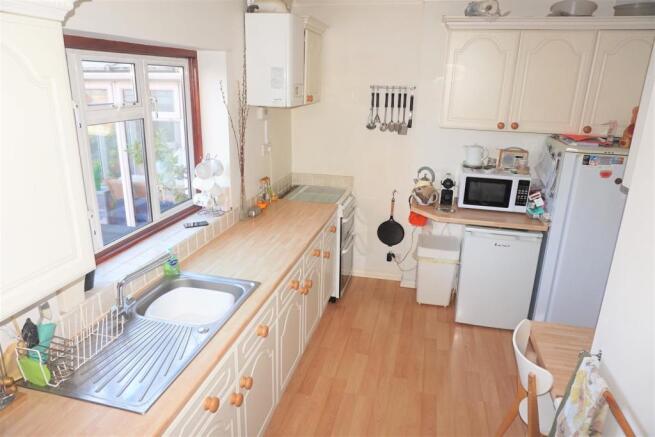 FITTED KITCHEN