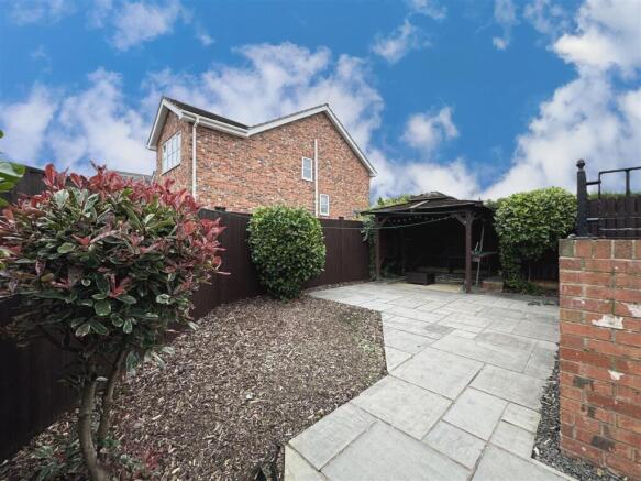 4 bed Detached for sale Image 4