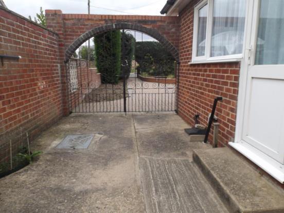 Side Gate