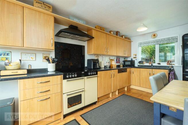 4 bed Semi-Detached for sale Image 6