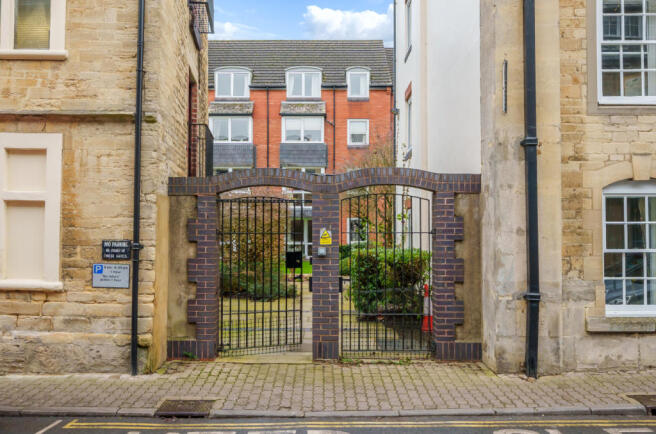 Cricklade Str Access