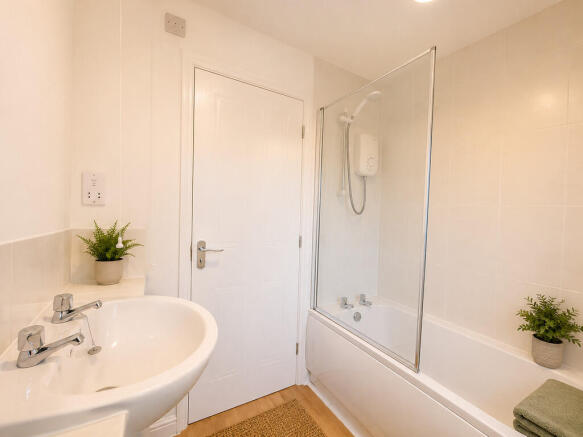 2 bed Semi-Detached to rent Image 6
