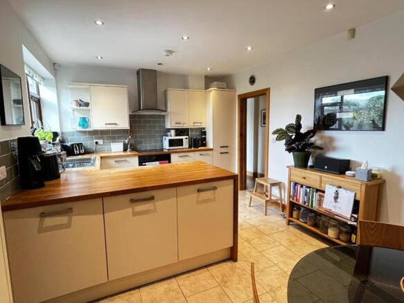 Kitchen 1.jpg