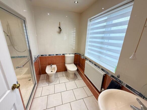 EN SUITE