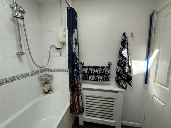 GROUND FLOOR BATHROOM
