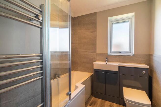 4 bed Detached for sale Image 3