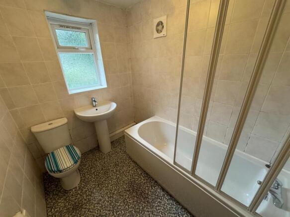 2 bed Semi-Detached to rent Image 7