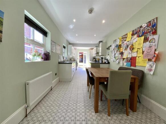 Kitchen/ Breakfast Room