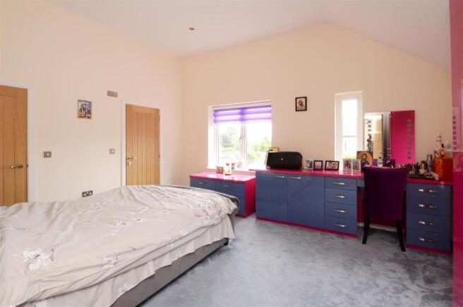 8 Bedroom 1.JPG