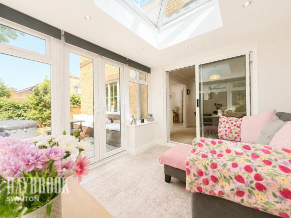 4 bed Detached for sale Image 9