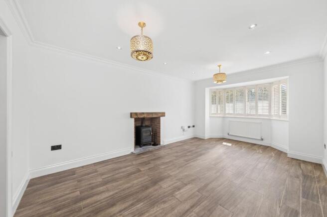 5 bed House for sale Image 7