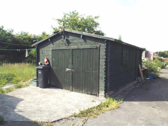 TIMBER GARAGE: