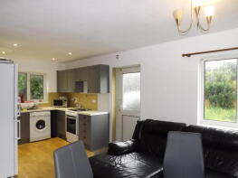 28, Greystones, Moss Side, Leyland PR26 7UH