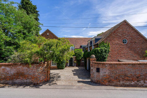 High Street, Newbury, RG20