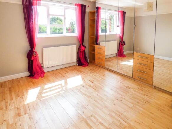 Bedroom 1.jpg