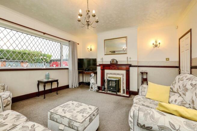 5 bed Detached Bungalow for sale Image 5