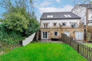 4, West Hall Court, Bramhope, Leeds LS16 9EQ
