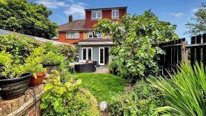 10, Comport Green, Croydon CR0 0BY