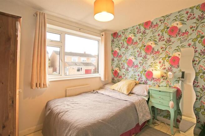 9_Lee Close_Bedroom2.jpg