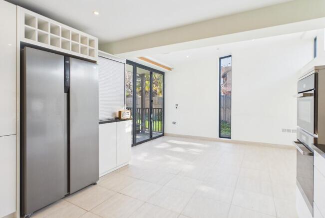 CAM02519G0-PR0397-STILL009